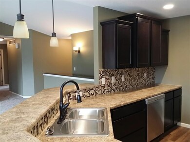 2801 Dennis Dr NW, Cedar Rapids, IA 52405 - photo 2