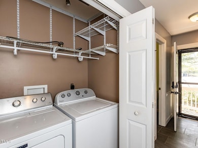 006-1280x960-laundry-closet