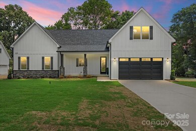 1678 Sharon Ln unit 12, Lancaster, SC 29720 - photo 2