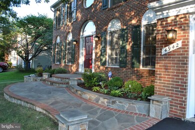 4942 Edge Rock Dr, Chantilly, VA 20151 - photo 2