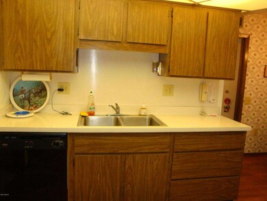 5 KITCHEN WITH DOUBLE SINK