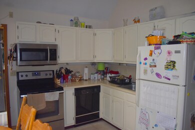 1059 Rainbow Dr, Lake Ariel, PA 18436 - photo 6