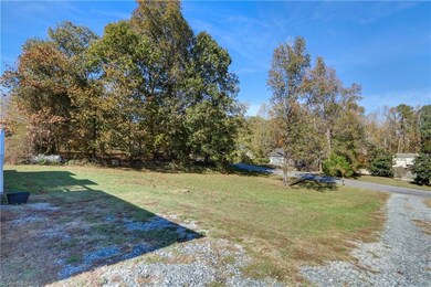 2405 Burnette Dr, Greensboro, NC 27406 - photo 2