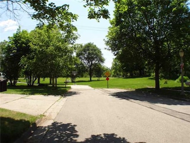 5325 Tulip Ave, Lansing, MI 48911 - photo 2