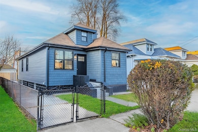 16843 118th Rd, Jamaica, NY 11434 - photo 2