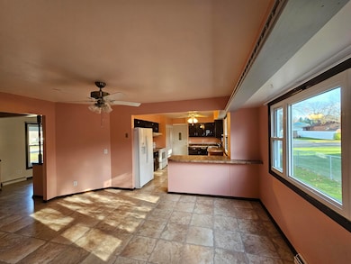 1305 Endl Blvd, Fort Atkinson, WI 53538 - photo 4