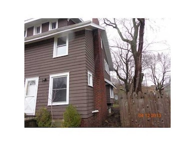 817 Bancroft Ct, Lansing, MI 48915 - photo 3