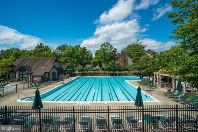 5812 Inman Park Cir unit 220, Rockville, MD 20852 - photo 2