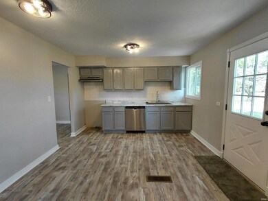 627 E Pine St, Muncie, IN 47303 - photo 5