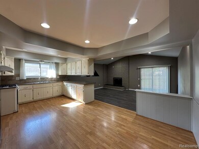 3217 Barton Dr, Sterling Heights, MI 48310 - photo 4