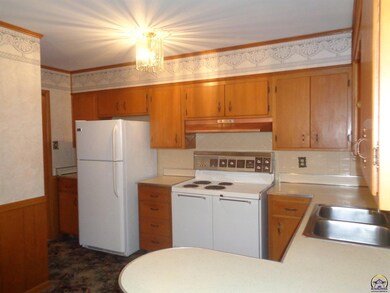 2521 SW Topeka Blvd, Topeka, KS 66611 - photo 4