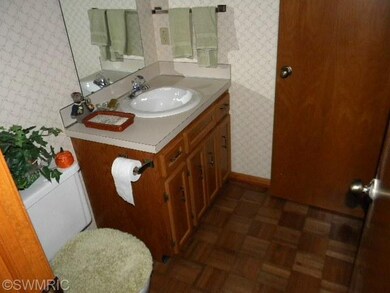 2082 Cranbrook Dr NE, Grand Rapids, MI 49505 - photo 2