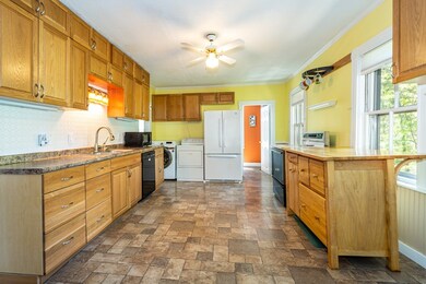 82 Douglas St, Uxbridge, MA 01569 - photo 5