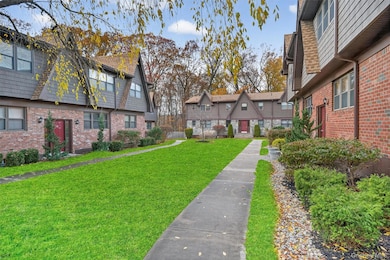 52 Milford Ln unit 3C, Suffern, NY 10901 - photo 2