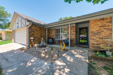 732 Highland Park Dr, Hurst, TX 76054 - photo 5