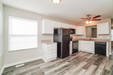 006-photo-dining-room-11146133