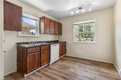 19402 Maple Heights Blvd, Maple Heights, OH 44137 - photo 7