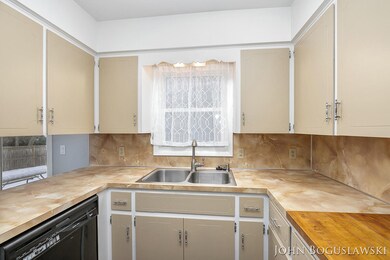 1498 Cloverly Ct NW, Grand Rapids, MI 49544 - photo 7