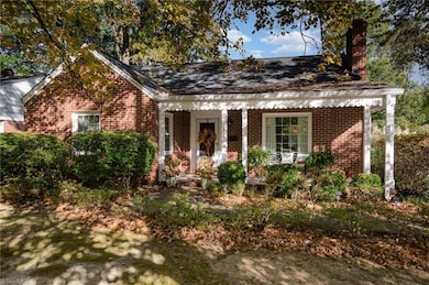 800 N Josephine Boyd Front Porch