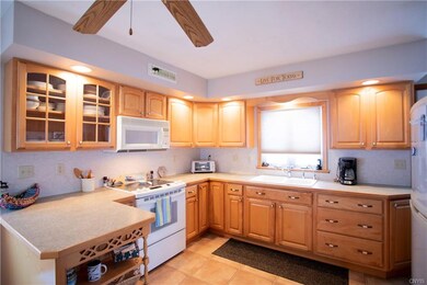 Spacious, beautiful and functional kitchen with pl