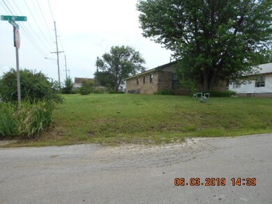 425 E 6th St, Cushing, OK 74023 - photo 2