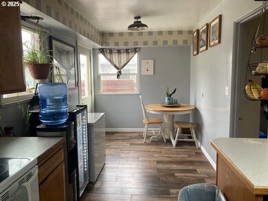 213 NW 4th Ave, John Day, OR 97845 - photo 4