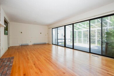 001-photo-living-room-7186642