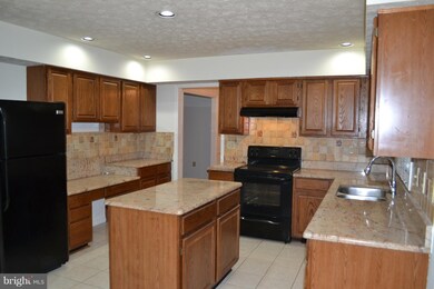 14914 Saddle Creek Dr, Burtonsville, MD 20866 - photo 5