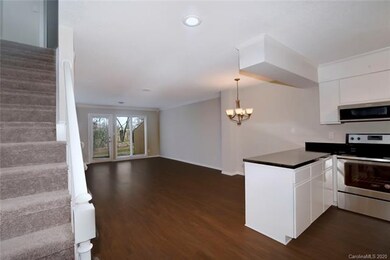 847 Coventry Ln, Statesville, NC 28677 - photo 2