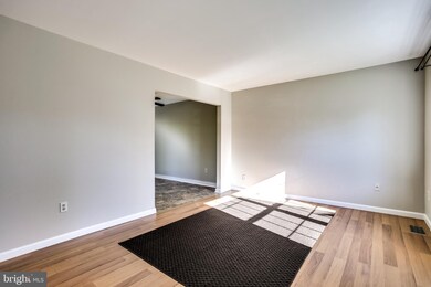 7508 Braemar Ct, Sykesville, MD 21784 - photo 5