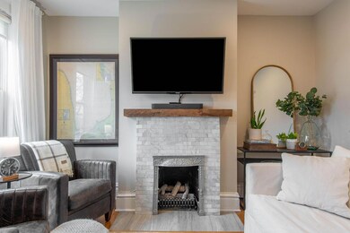 381 W Hubbard Ave-11