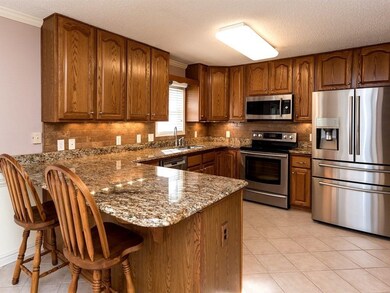 Kitchen wNew Granite