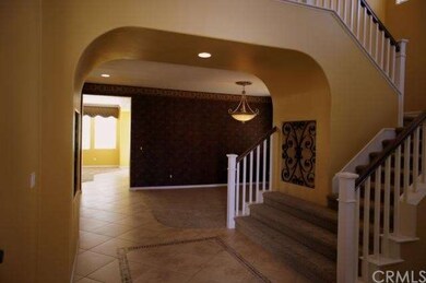 Nice Foyer & Tasteful Accents