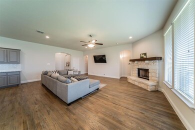 1428 Grassy Meadows Dr, Joshua, TX 76058 - photo 4