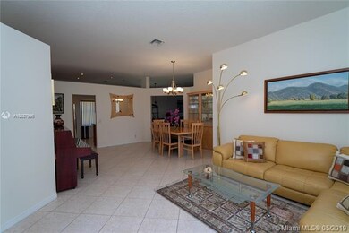 Entrance to living and formal dining