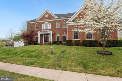 25709 Summerbank Ct, Chantilly, VA 20152 - photo 2