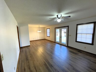 168 Sherwood Dr, Manchester, TN 37355 - photo 3