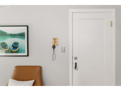 711 NE Randall Ave unit 102, Portland, OR 97232 - photo 4