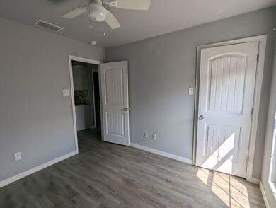 1302 N Clinton Ave unit A & B, Lubbock, TX 79416 - photo 7