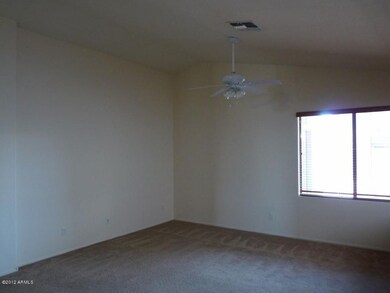 6-FamilyRoom