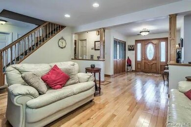 24 Cable Ln, Hicksville, NY 11801 - photo 7