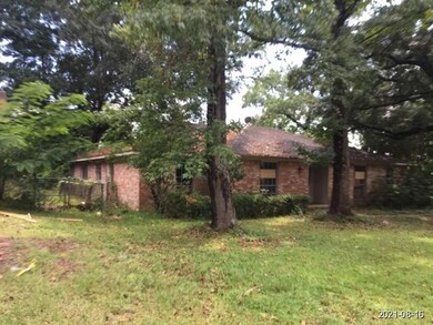 10210 Woodhollow Dr, Conroe, TX 77385 - photo 3