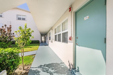 210 Horizons E unit 111, Boynton Beach, FL 33435 - photo 5
