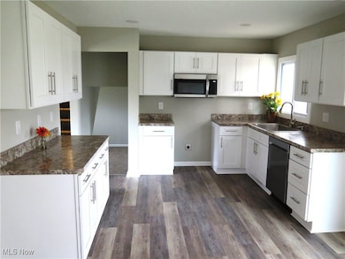 2306 Lincoln Dr, Lorain, OH 44052 - photo 3