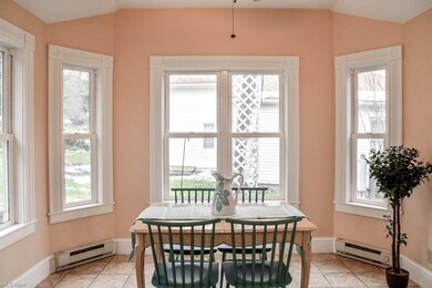 Sunroom/dinette with heated floors, off of the kit