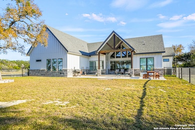 936 Cielo Rio Dr, Pipe Creek, TX 78063 - photo 2