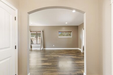 1217 Crown Ave, Central Point, OR 97502 - photo 6