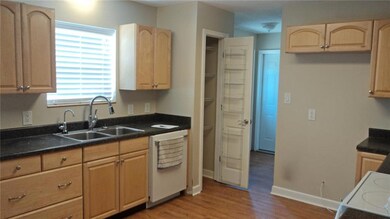 Kitchen w/pantry