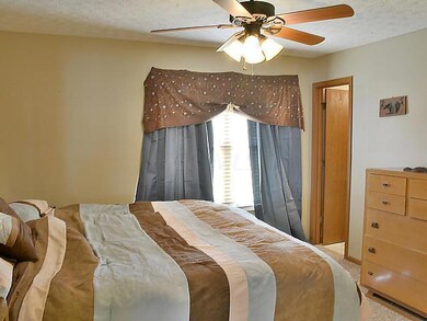 1197 Treehaven Ln, Columbus, OH 43204 - photo 6