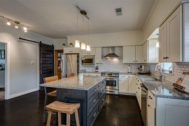 What's not to LOVE about this kitchen? Fresh and M